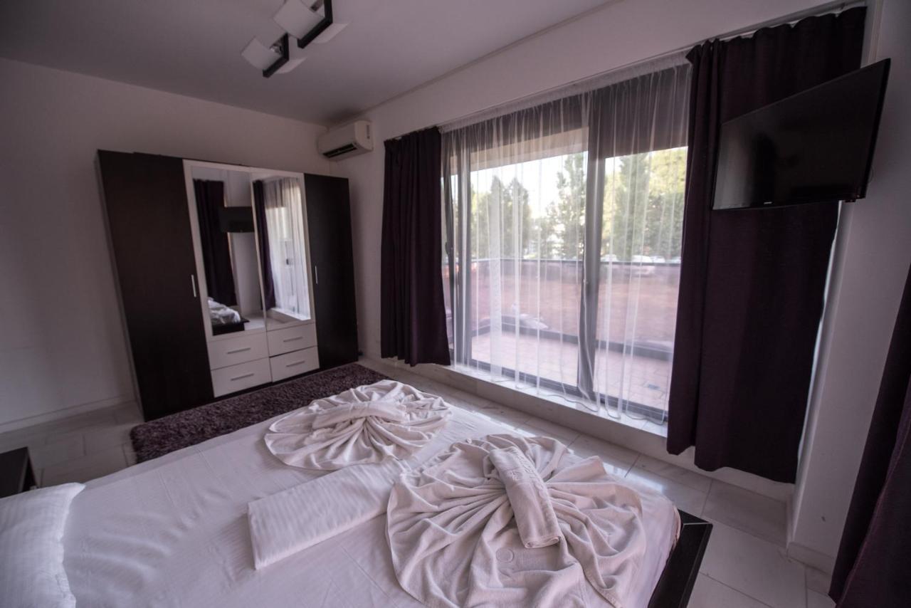 Sns Apartament In Vila Sophia 마마이아 외부 사진