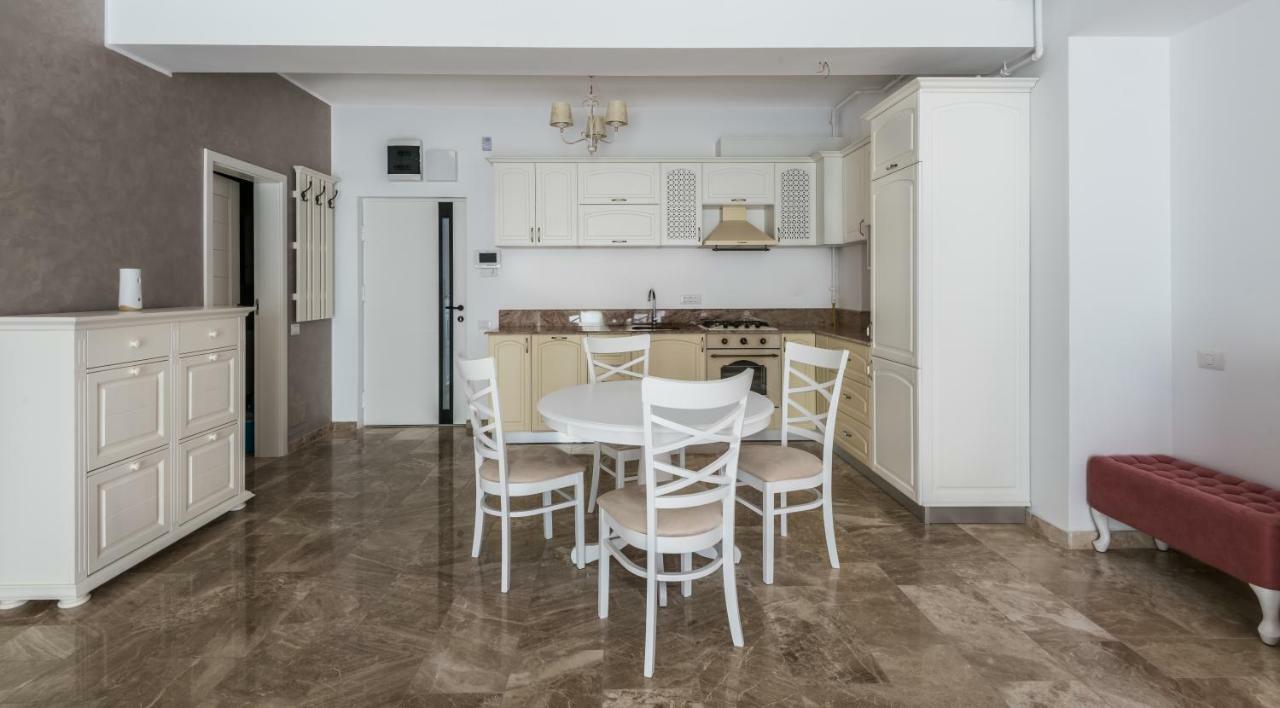 Sns Apartament In Vila Sophia 마마이아 외부 사진